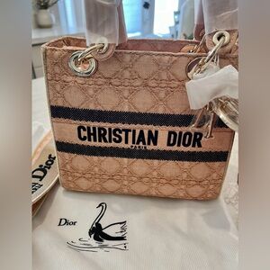 Canvas handbag.  Beautiful & new!